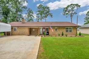 On Toledo Time! Lakefront 3 bedroom home - Image 2
