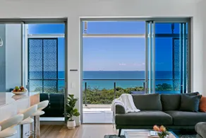 Breathtaking Beachfront 3 Bedroom Penthouse Bokarina Sunshine Coast - Image 2