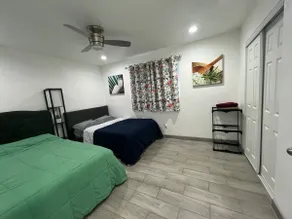 Enjoy our 3BR, 2BA, steps from restaurants - Image 4