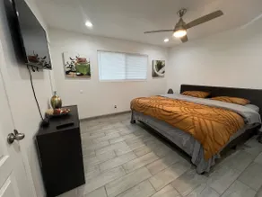 Enjoy our 3BR, 2BA, steps from restaurants - Image 5