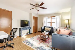 Cozy1-BR Home near Airport, MOA & Downtown - Image 2