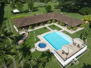 A fully-equipped vacation home with a swimming pool and river - Image 5
