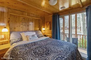 Knotty but Nice-sleeps 6-one minute to lake! - Image 5