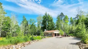 The Cedar Retreat - located on 5 acres - Image 4