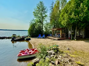 Private beach and Tiki Bar on the waterfront - Image 3