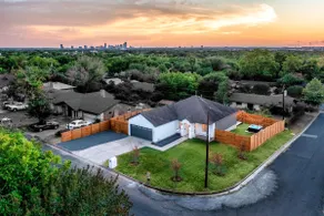 Bachelorette Pad: 4BR, 9 Beds, Hot Tub, Yard Games - Image 2