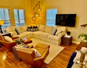 Elegant Pickwick Lake Living (Sleeps 10) - Image 2