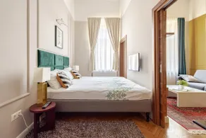 Rare Find! Outstanding location in the Centre! - Image 3