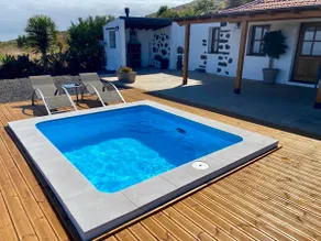 Cozy cottage with a pool - Image 2