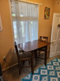 Cozy Upstairs Apartment - Image 4