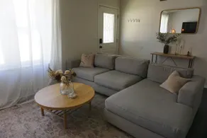 Home near Easton/Airport, 3BR. Fenced yard. 4 TVs - Image 3