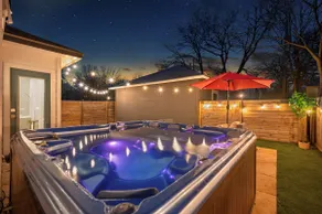 Luxury Oasis|Hottub|Mini Put|Pool|10Min-DT&Airport - Image 3
