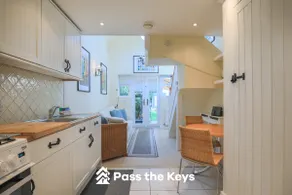 Charming Cottage - Acorn Lodge in Windsor - Image 4