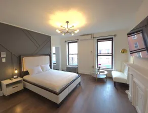 Modern Greenpoint Guesthouse - Image 2