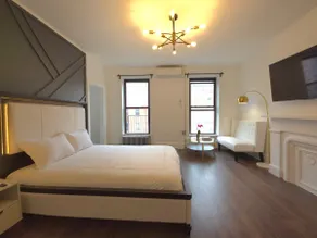 Modern Greenpoint Guesthouse - Image 4
