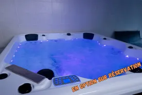 The AFF Cottage * City Center * Hot Tub * Parking - Image 2