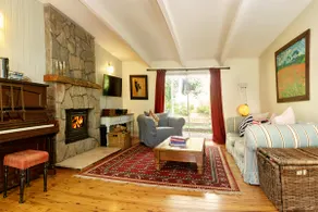 Tranquil farmhouse with sea view, dog friendly - Image 3