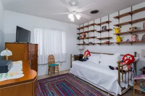 Lucille's Retro Retreat - Image 3