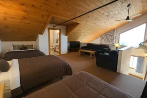 Riverstone Cabin - right side - Image 5