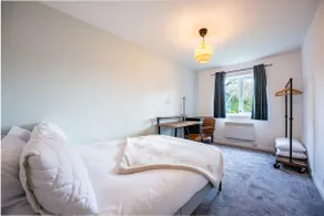 G/Floor Apartment by Southampton Central Station - Image 3