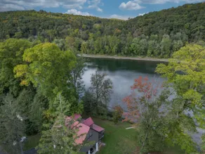 Riverfront Lodge Kayaks, Paddleboard, and Hot Tub - Image 3