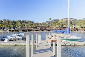 Luxury Waterfront Hawaiian Oasis w/Hot Tub - Image 3
