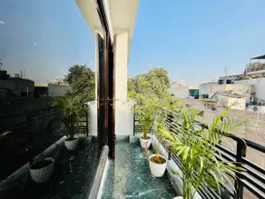 Urban Retreat with Stylish 3BHK Hideaway in Delhi - Image 4
