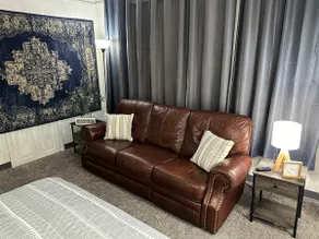 Downtown large 2BR w/ covered front door & parking - Image 3
