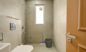 Cozy Studio Apartment with Patio N/B Sector 51 - Image 4