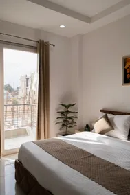 Cozy Studio Apartment with Patio N/B Sector 51 - Image 3