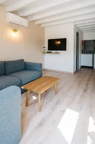 Charming duplex with lake view - Image 2