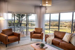 BATHURST GOLDFIELDS RESIDENCE on MOUNT PANORAMA - Image 3