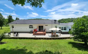 Echo Hill woodside cabin w/hot tub - Hocking Hills - Image 4