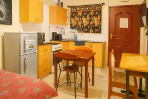 Cozy Nairobi CBD Studio | Fast WiFi & Netflix - Image 3