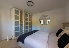 Spacious and bright 2-room apartment – L'Antre de la Force - Image 4