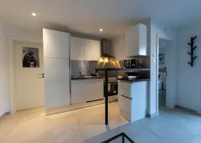 Spacious and bright 2-room apartment – L'Antre de la Force - Image 5