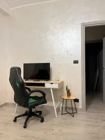 new! 5 min walk to the metro - Image 3