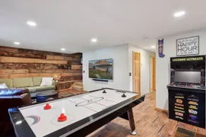 Cozy Log Cabin on Lake 1hr from Mpls, Sleeps 14 - Image 3