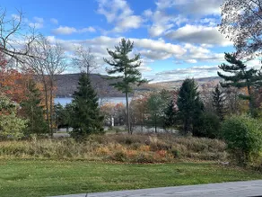 Lake Views, Wineries + Skiing - Image 5