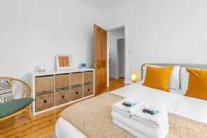 Charming 1BR, Near Castle - Image 3