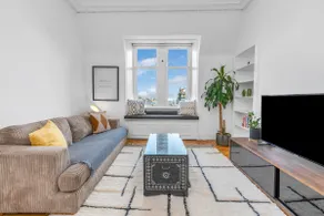 Charming 1BR, Near Castle - Image 5
