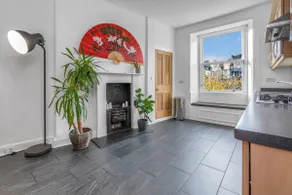 Charming 1BR, Near Castle - Image 2