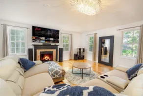 Large Spacious Home w/ Kings and Queen 4BR 2.5B - Image 2