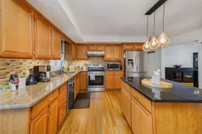 Large Spacious Home w/ Kings and Queen 4BR 2.5B - Image 5