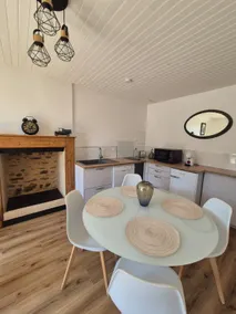 Charming quiet whole house, south facing with garden - Image 3