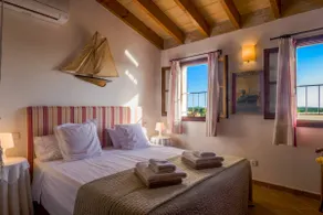 House with terrace in the old town of Portocolom - Image 2