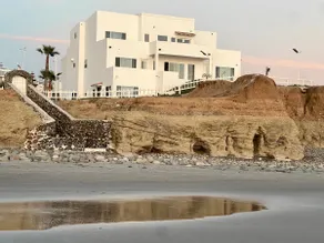 Oceanfront - White House - Image 3