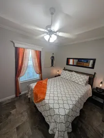 Citrus Lodge. 70” TV. Patio. Quiet & Free Parking - Image 5