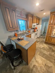 Citrus Lodge. 70” TV. Patio. Quiet & Free Parking - Image 4