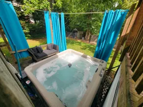 MCM w/ Hottub + Firepit, mins to DC/Metro - Image 2